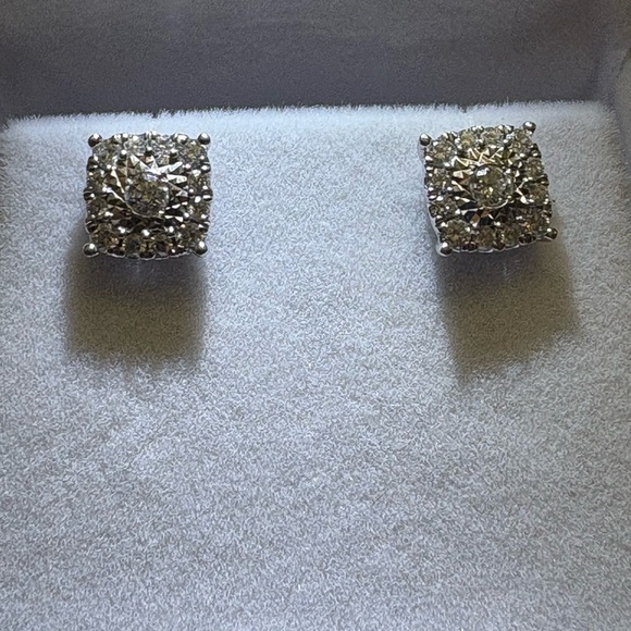Jewelry - Diamond Stud Earrings 14kt gold